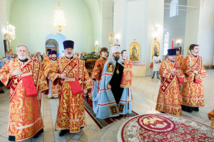 Митрополит Игнатий совершил Божественную литургию в Покровском храме г. Петровска