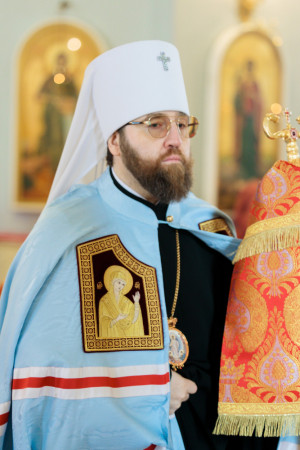 Митрополит Игнатий совершил Божественную литургию в Покровском храме г. Петровска