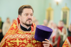 Митрополит Игнатий совершил Божественную литургию в Покровском храме г. Петровска