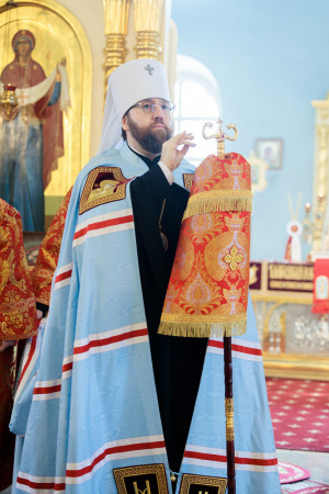 Митрополит Игнатий совершил Божественную литургию в Покровском храме г. Петровска