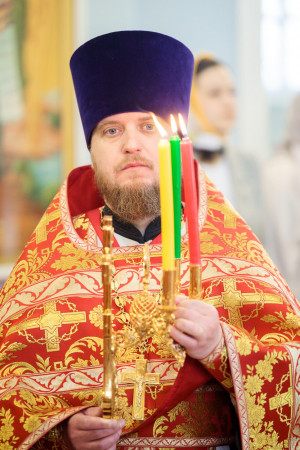 Митрополит Игнатий совершил Божественную литургию в Покровском храме г. Петровска