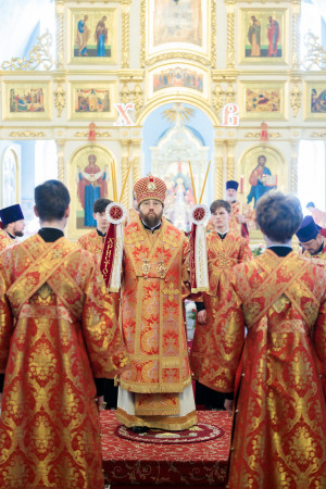 Митрополит Игнатий совершил Божественную литургию в Покровском храме г. Петровска