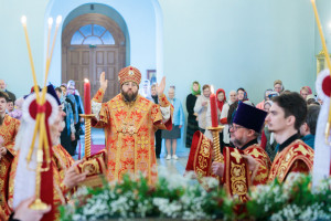 Митрополит Игнатий совершил Божественную литургию в Покровском храме г. Петровска
