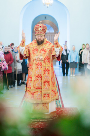 Митрополит Игнатий совершил Божественную литургию в Покровском храме г. Петровска
