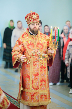 Митрополит Игнатий совершил Божественную литургию в Покровском храме г. Петровска