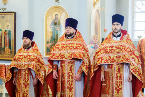 Митрополит Игнатий совершил Божественную литургию в Покровском храме г. Петровска