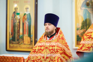 Митрополит Игнатий совершил Божественную литургию в Покровском храме г. Петровска