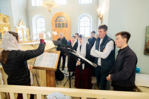 Митрополит Игнатий совершил Божественную литургию в Покровском храме г. Петровска