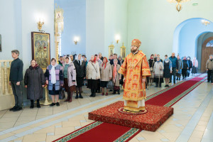 Митрополит Игнатий совершил Божественную литургию в Покровском храме г. Петровска