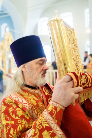Митрополит Игнатий совершил Божественную литургию в Покровском храме г. Петровска