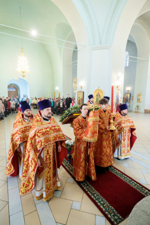 Митрополит Игнатий совершил Божественную литургию в Покровском храме г. Петровска