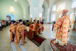 Митрополит Игнатий совершил Божественную литургию в Покровском храме г. Петровска
