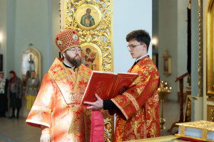 Митрополит Игнатий совершил Божественную литургию в Покровском храме г. Петровска
