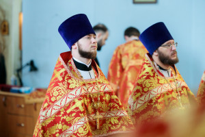 Митрополит Игнатий совершил Божественную литургию в Покровском храме г. Петровска