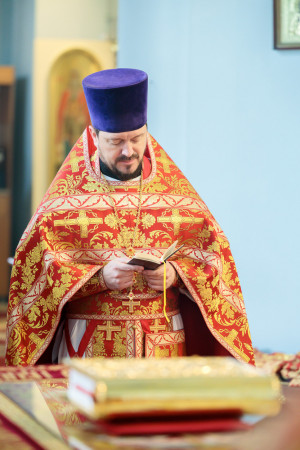 Митрополит Игнатий совершил Божественную литургию в Покровском храме г. Петровска