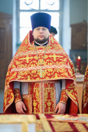 Митрополит Игнатий совершил Божественную литургию в Покровском храме г. Петровска
