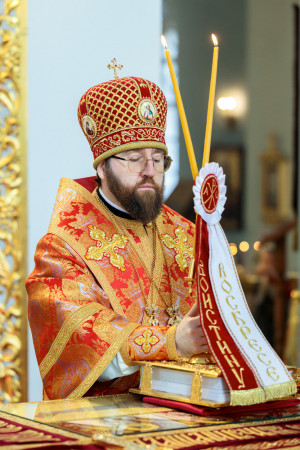 Митрополит Игнатий совершил Божественную литургию в Покровском храме г. Петровска