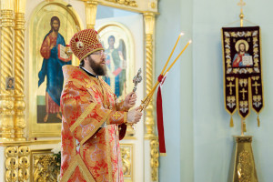 Митрополит Игнатий совершил Божественную литургию в Покровском храме г. Петровска