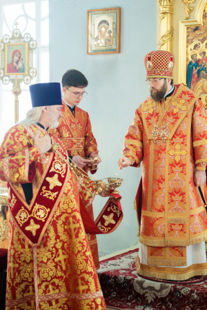 Митрополит Игнатий совершил Божественную литургию в Покровском храме г. Петровска