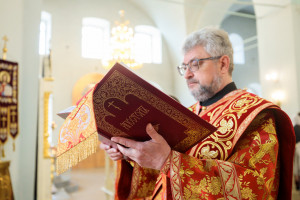 Митрополит Игнатий совершил Божественную литургию в Покровском храме г. Петровска