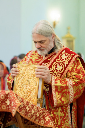 Митрополит Игнатий совершил Божественную литургию в Покровском храме г. Петровска