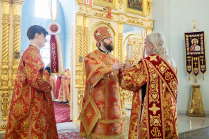 Митрополит Игнатий совершил Божественную литургию в Покровском храме г. Петровска