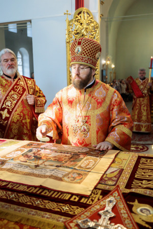 Митрополит Игнатий совершил Божественную литургию в Покровском храме г. Петровска