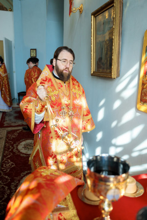 Митрополит Игнатий совершил Божественную литургию в Покровском храме г. Петровска