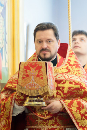 Митрополит Игнатий совершил Божественную литургию в Покровском храме г. Петровска