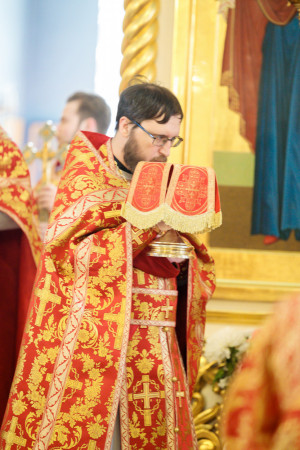 Митрополит Игнатий совершил Божественную литургию в Покровском храме г. Петровска