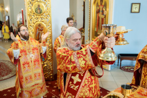 Митрополит Игнатий совершил Божественную литургию в Покровском храме г. Петровска