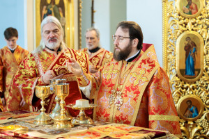 Митрополит Игнатий совершил Божественную литургию в Покровском храме г. Петровска