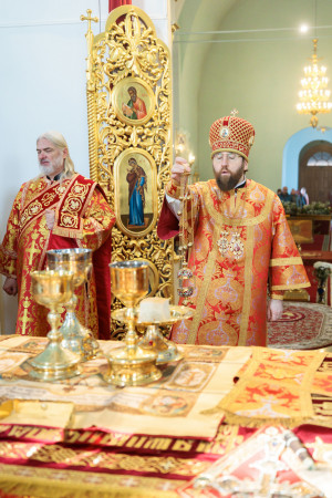 Митрополит Игнатий совершил Божественную литургию в Покровском храме г. Петровска