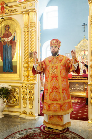 Митрополит Игнатий совершил Божественную литургию в Покровском храме г. Петровска