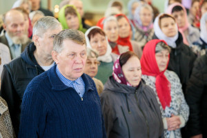 Митрополит Игнатий совершил Божественную литургию в Покровском храме г. Петровска