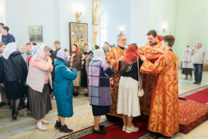 Митрополит Игнатий совершил Божественную литургию в Покровском храме г. Петровска