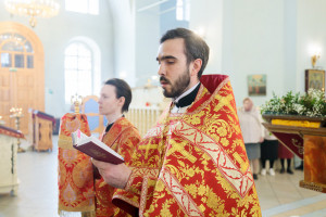 Митрополит Игнатий совершил Божественную литургию в Покровском храме г. Петровска