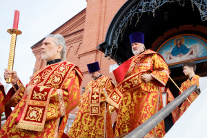 Митрополит Игнатий совершил Божественную литургию в Покровском храме г. Петровска