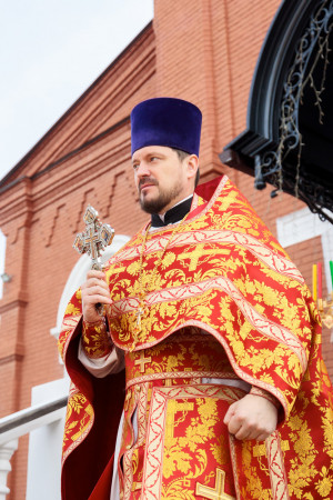 Митрополит Игнатий совершил Божественную литургию в Покровском храме г. Петровска