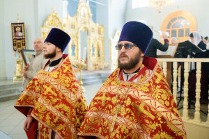 Митрополит Игнатий совершил Божественную литургию в Покровском храме г. Петровска