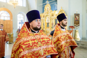 Митрополит Игнатий совершил Божественную литургию в Покровском храме г. Петровска