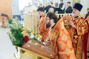 Митрополит Игнатий совершил Божественную литургию в Покровском храме г. Петровска