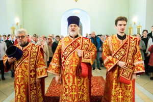 Митрополит Игнатий совершил Божественную литургию в Покровском храме г. Петровска