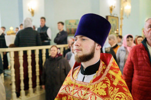 Митрополит Игнатий совершил Божественную литургию в Покровском храме г. Петровска