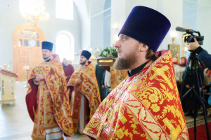 Митрополит Игнатий совершил Божественную литургию в Покровском храме г. Петровска