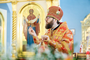 Митрополит Игнатий совершил Божественную литургию в Покровском храме г. Петровска