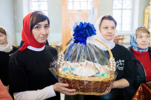 Митрополит Игнатий совершил Божественную литургию в Покровском храме г. Петровска