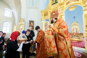 Митрополит Игнатий совершил Божественную литургию в Покровском храме г. Петровска
