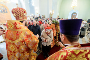 Митрополит Игнатий совершил Божественную литургию в Покровском храме г. Петровска