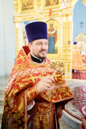 Митрополит Игнатий совершил Божественную литургию в Покровском храме г. Петровска